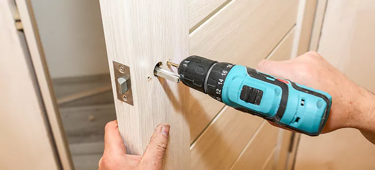 Old Door Knob Repair in Coral Springs, FL